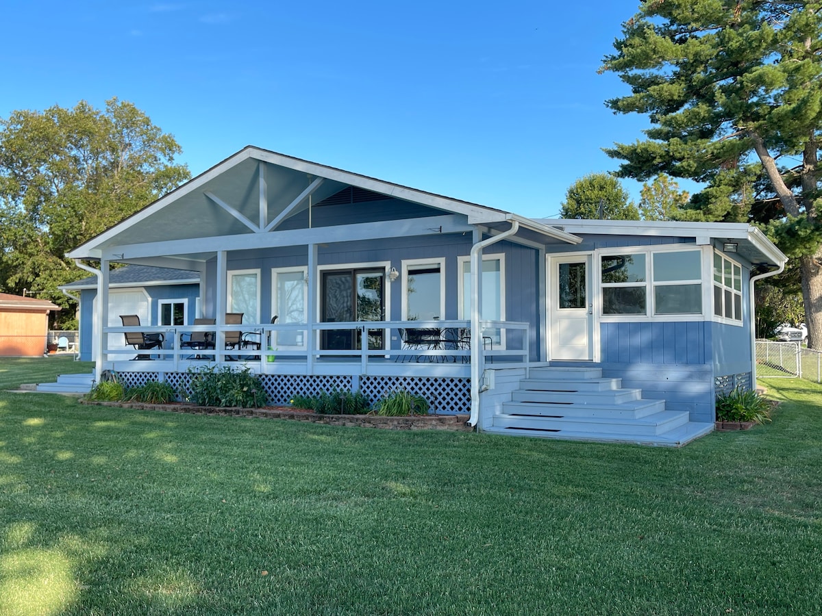 Lakefront w/ Private Dock and Large Garage