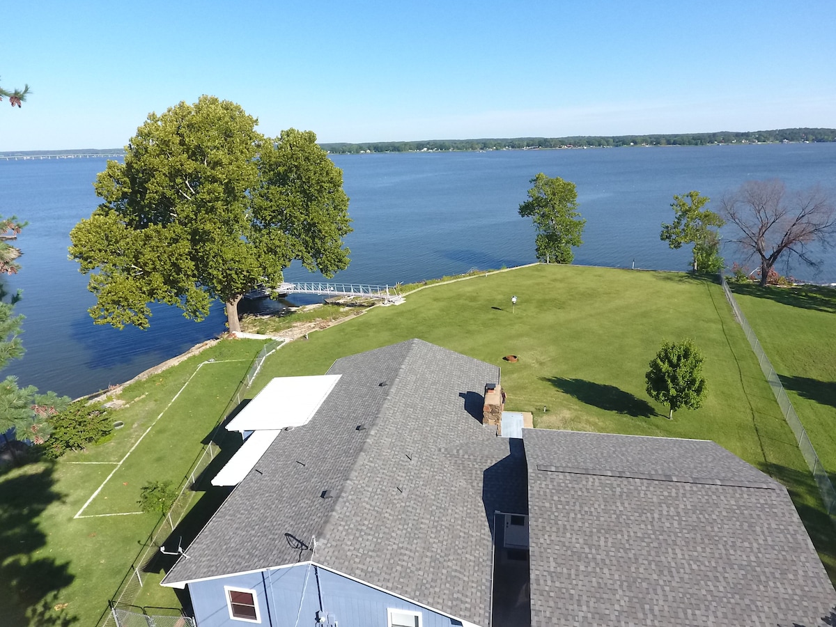 Lakefront w/ Private Dock and Large Garage