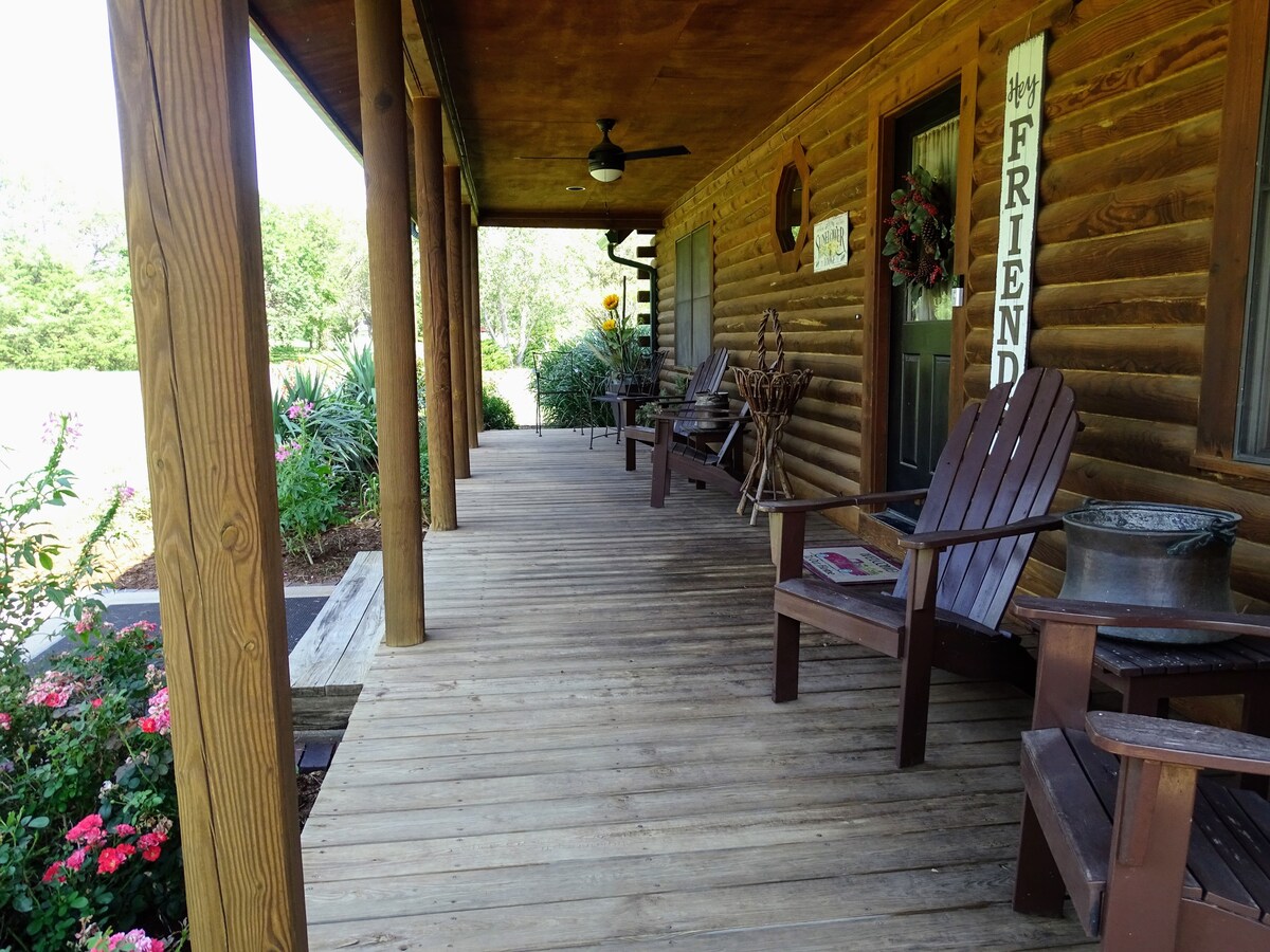 Sunflower Lodge - 5 bdrm Cabin