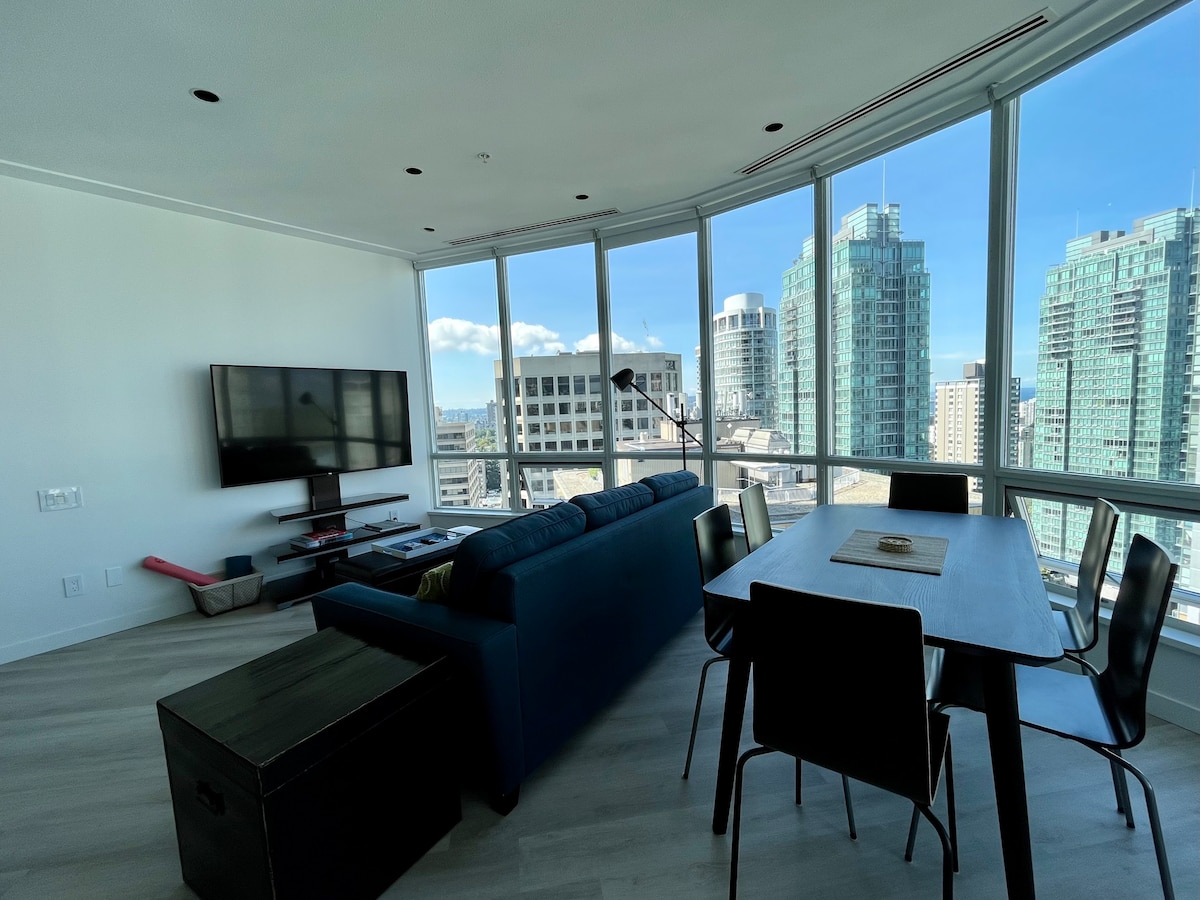 DT GEM! Central and Spacious Penthouse with Views