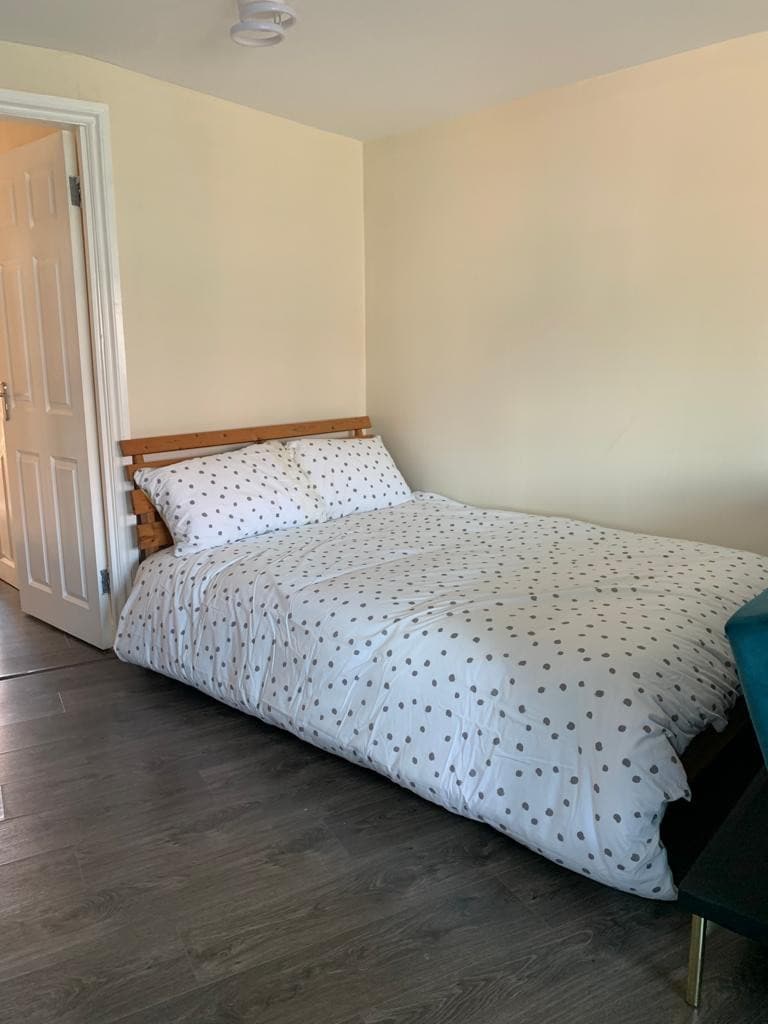 Ensuite studio with own kitchen -Heathrow London