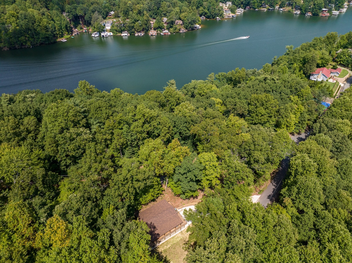 Lake Lure Chimney Rock热水浴缸，可睡12人小木屋