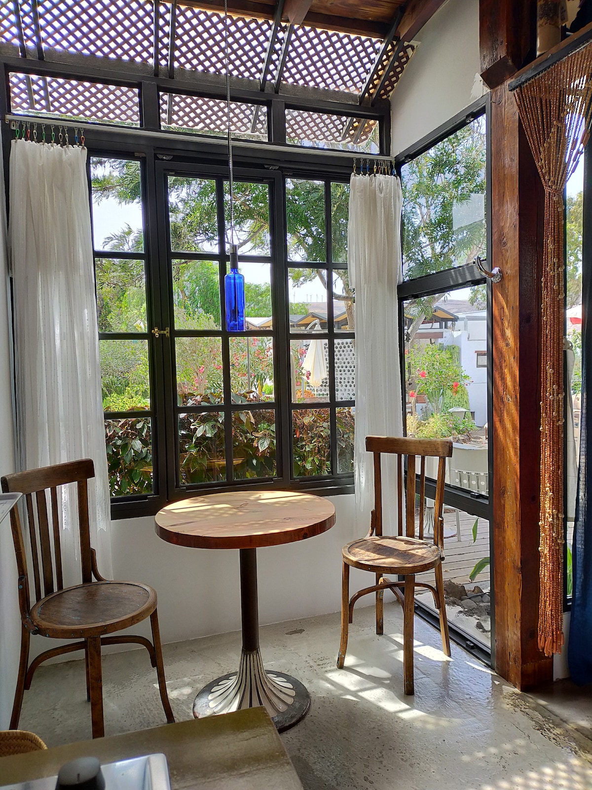 兰萨罗特岛美丽花园中的玻璃单间公寓