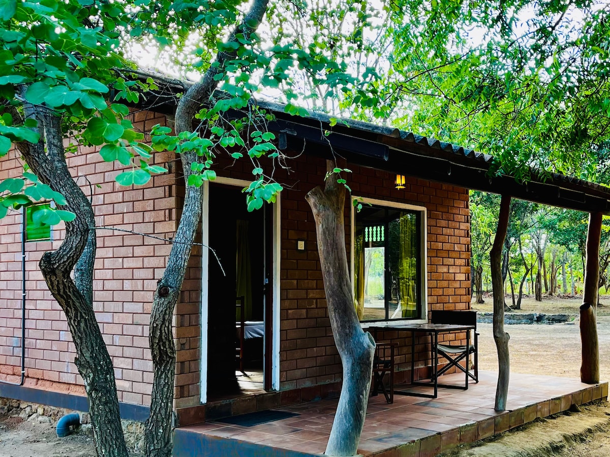 Chalet Bordering Yala Park | 15 min to the Gate