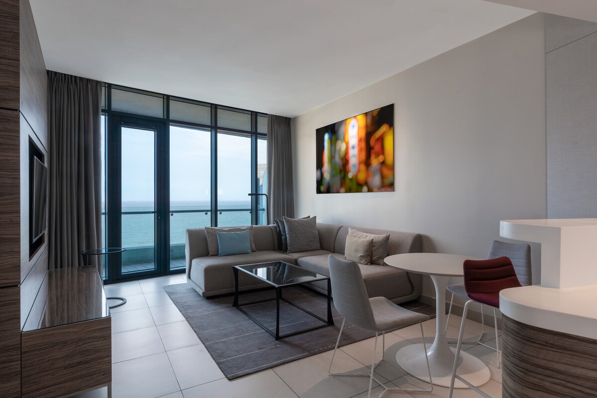 One Bedroom Apartment With Balcony - Sea View