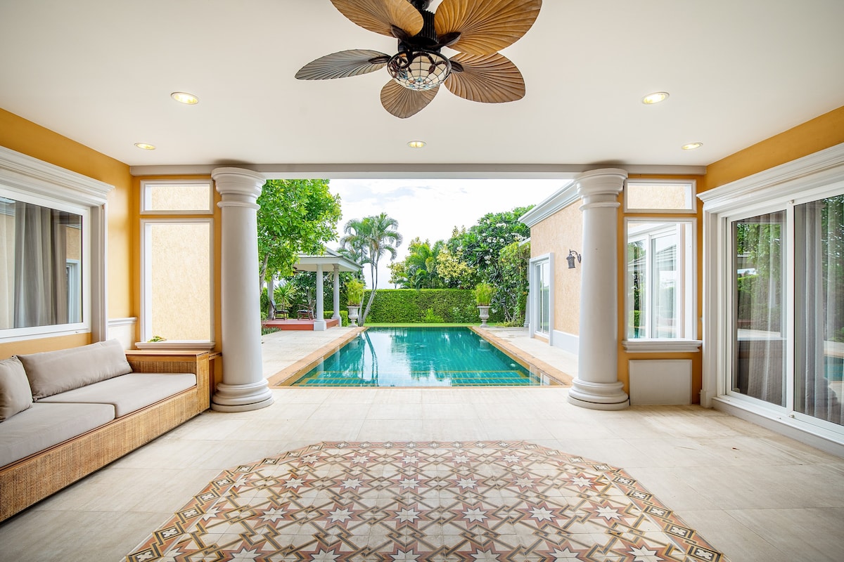 Luxury Family Pool Villa w/Bath Tubs & Fast Wi-Fi