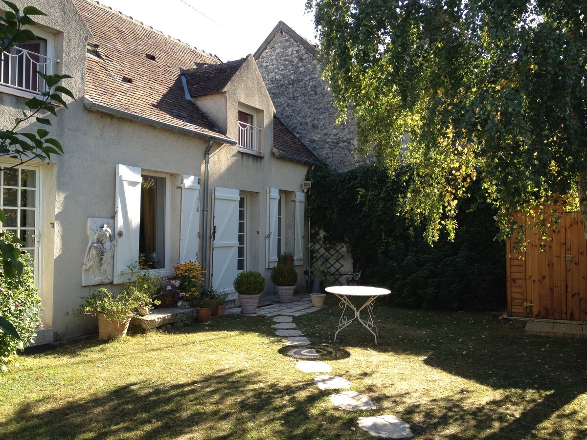 House 5 mn from Fontainebleau/1 hour from Paris