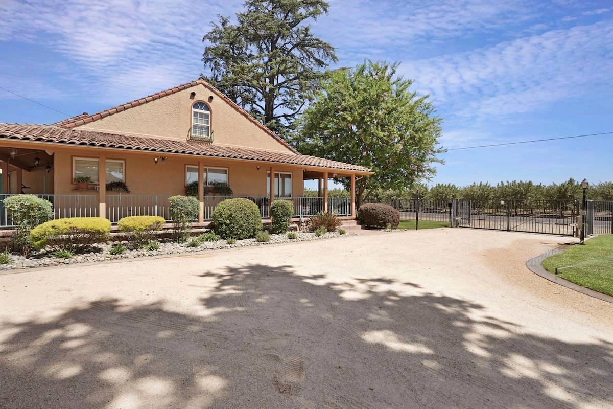 Secluded 3BR Home w/ Pool Table North East Lodi!