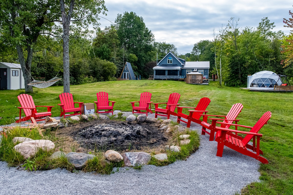 5-Acre Waterfront Cottage on Lake Scugog w/Hot Tub