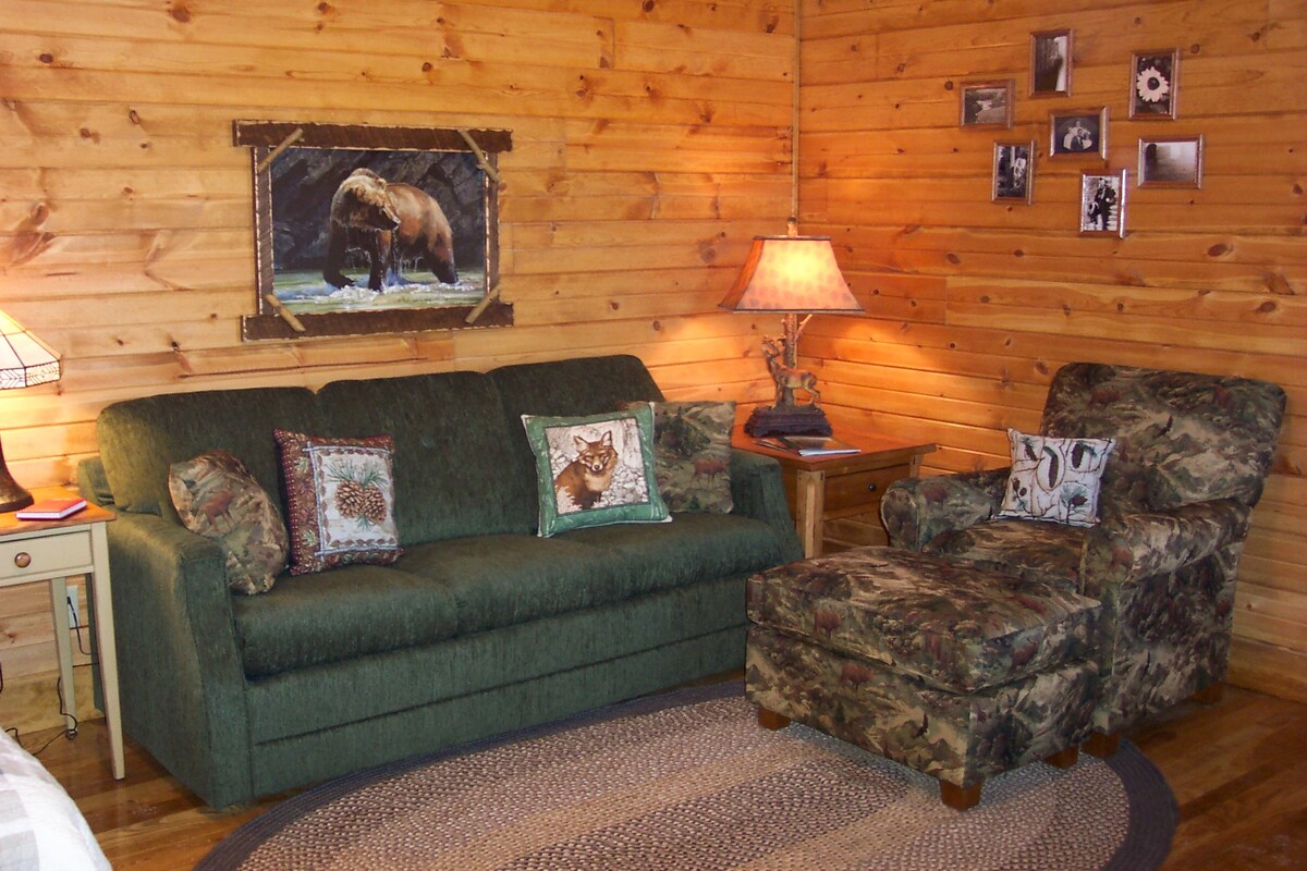 The Whitetail at The Kickapoo Guest Cabins