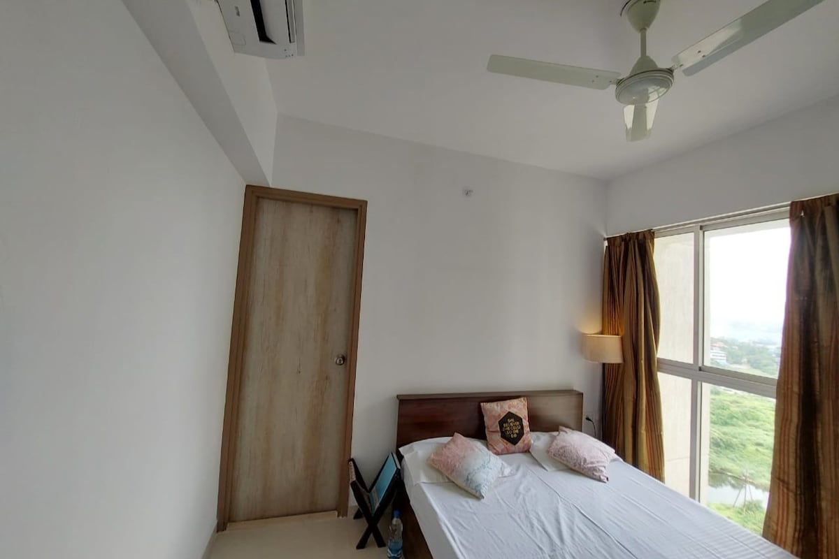 Airconditioned 1BHK entire APT (Clean & Hygienic)