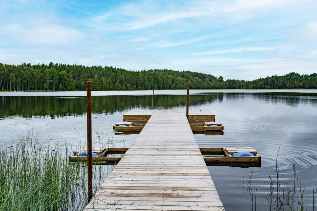 Stuga i Ostvik med sjötomt