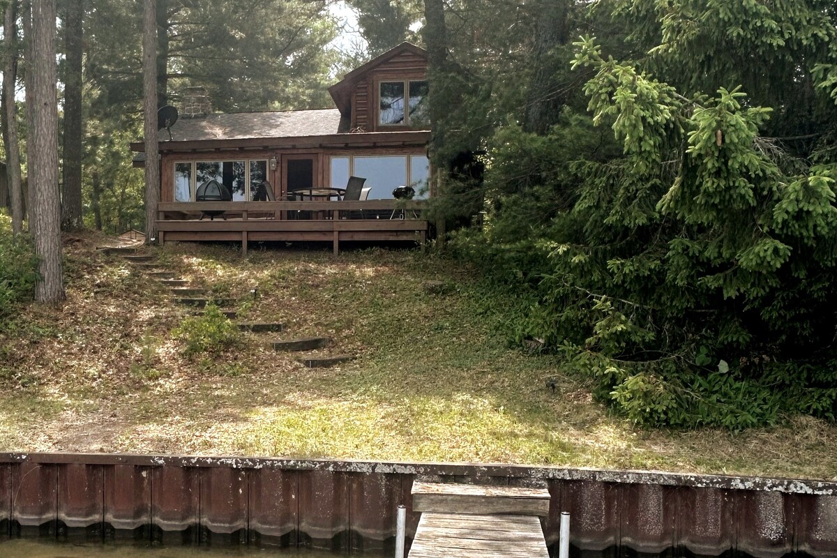 Clear Lake Resort - Lake Front Log Home w/dock