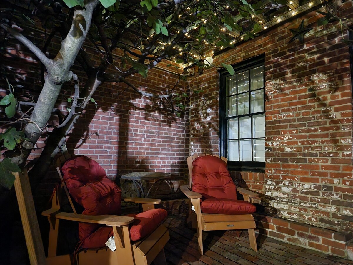 Historic Carriage House in Old Town Alexandria