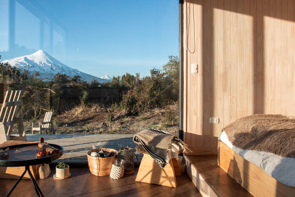 带火山景的微型住宅