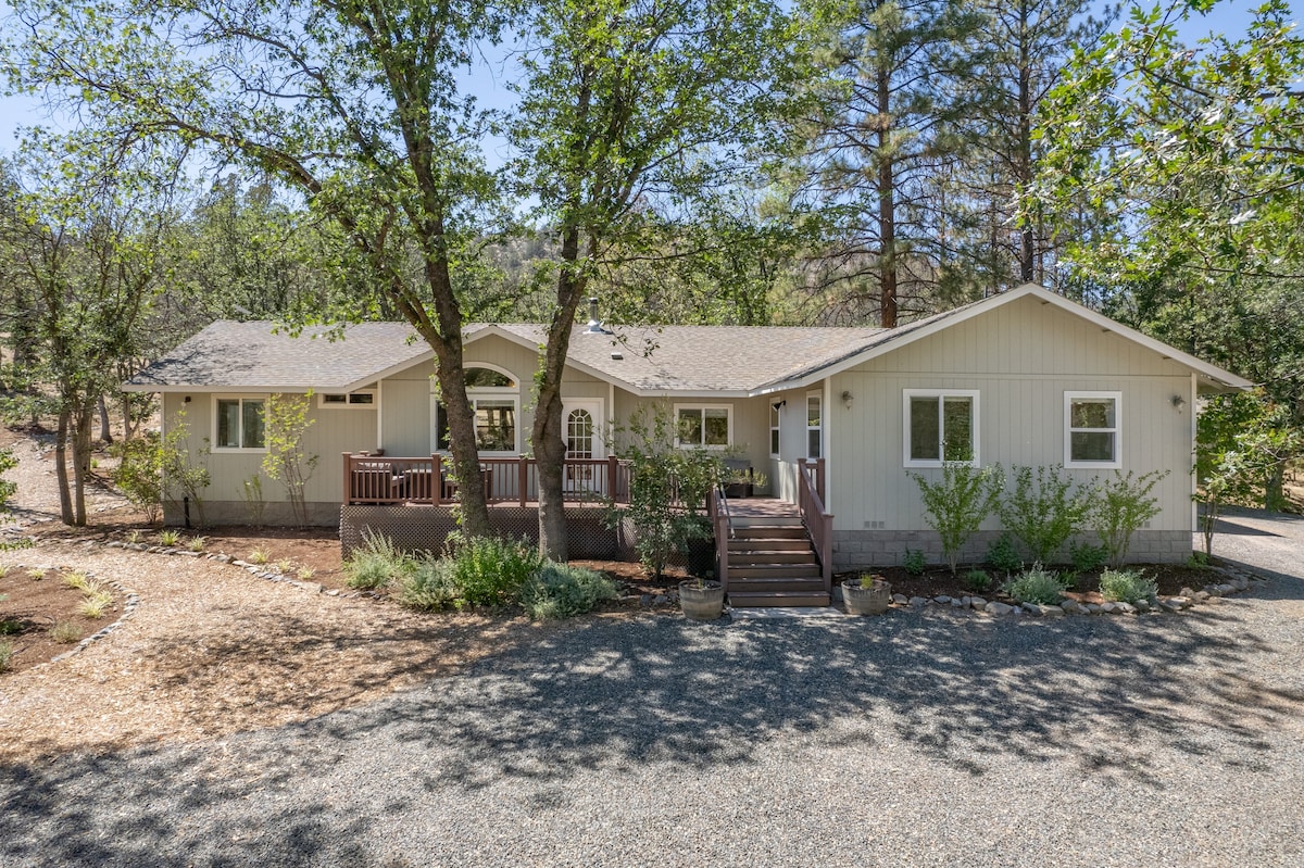 Shasta Sanctuary House - Near Mt. Shasta