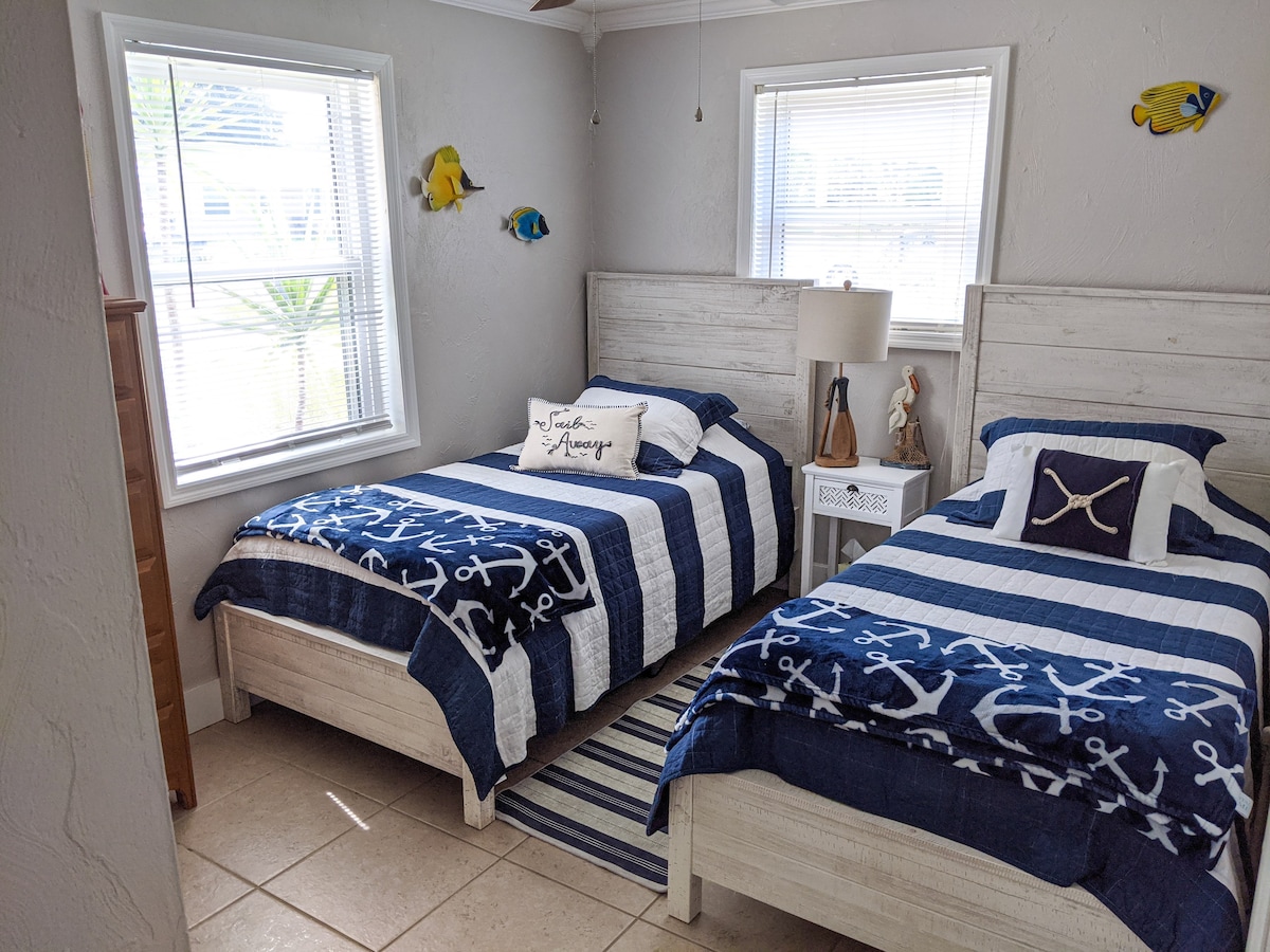 Cozy Daytona Beach Bungalow - NO Cleaning Fee!