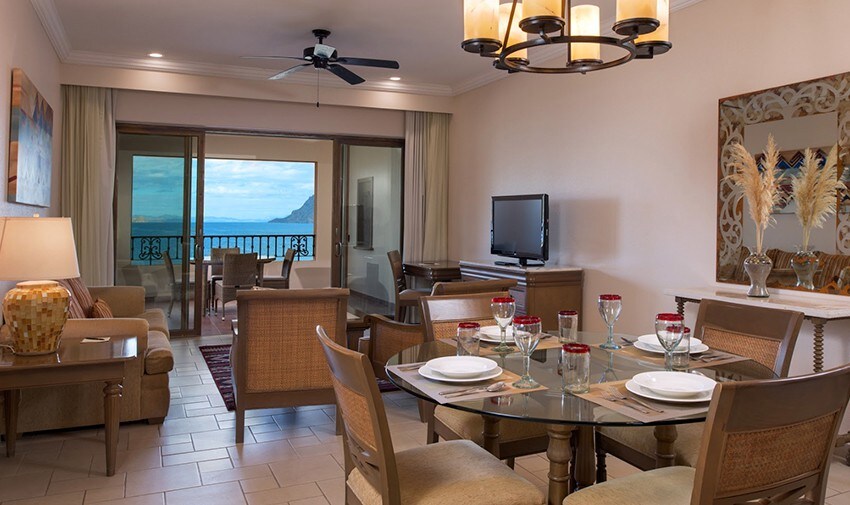 5*Villa King Bed Beachfront Pool| Kitchen| Balcony