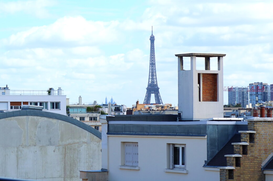 Eiffel Tower View Rooftop Studio