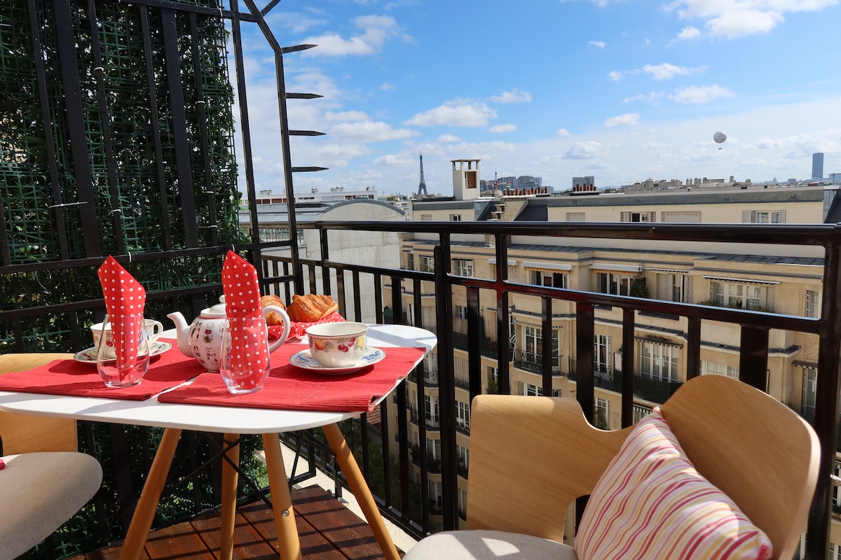 Eiffel Tower View Rooftop Studio