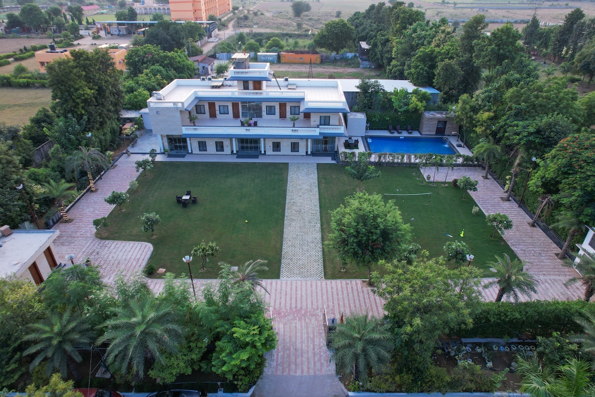 Gulmohar Farm-8 BHK Ultra Modern Farm in Gurgaon