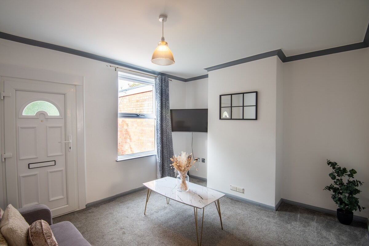 Home in the Heart of Lincoln Ideal for Exploration