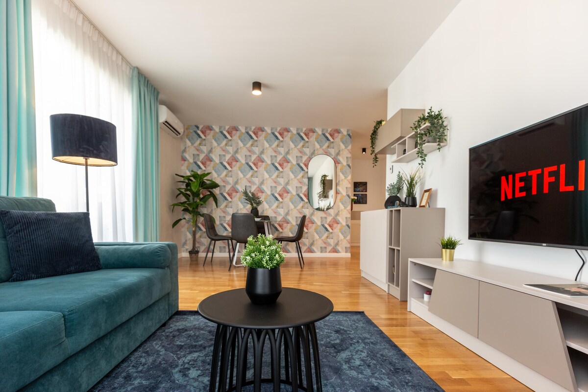 Chic Urban Living: 1BR with Parking near Romexpo