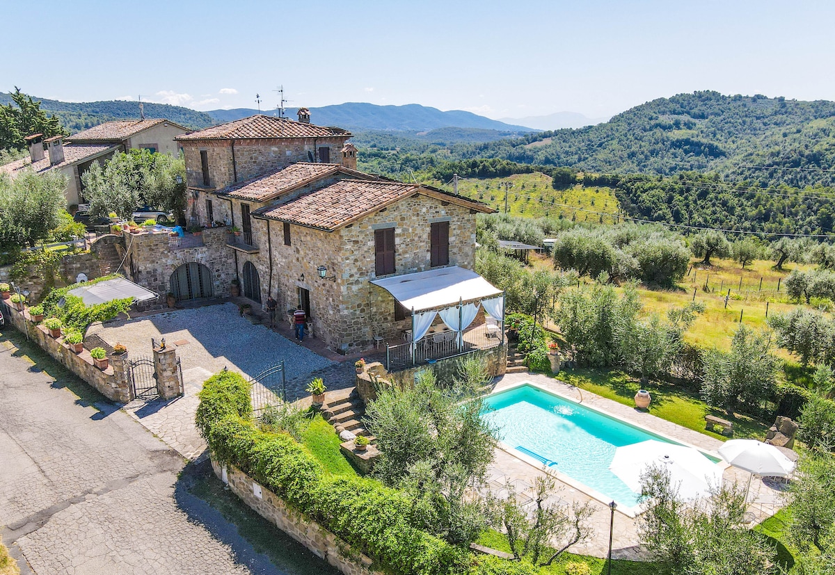 House with private pool Todi