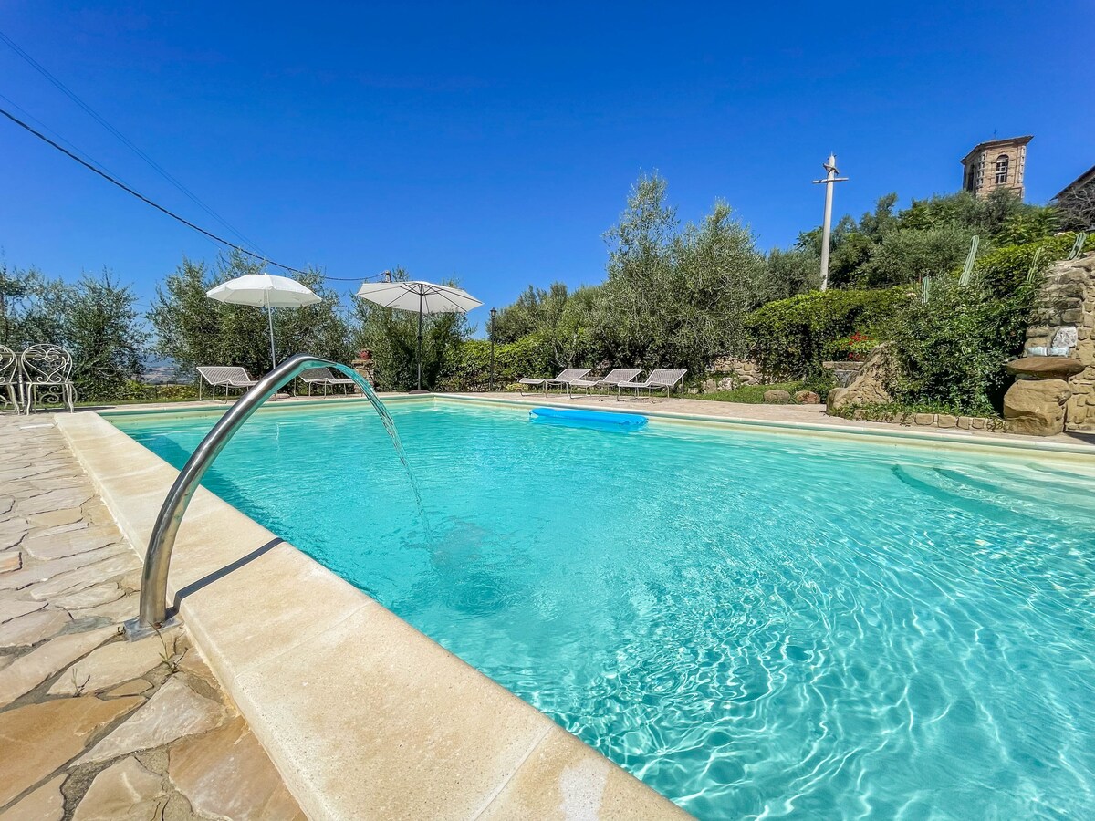 House with private pool Todi