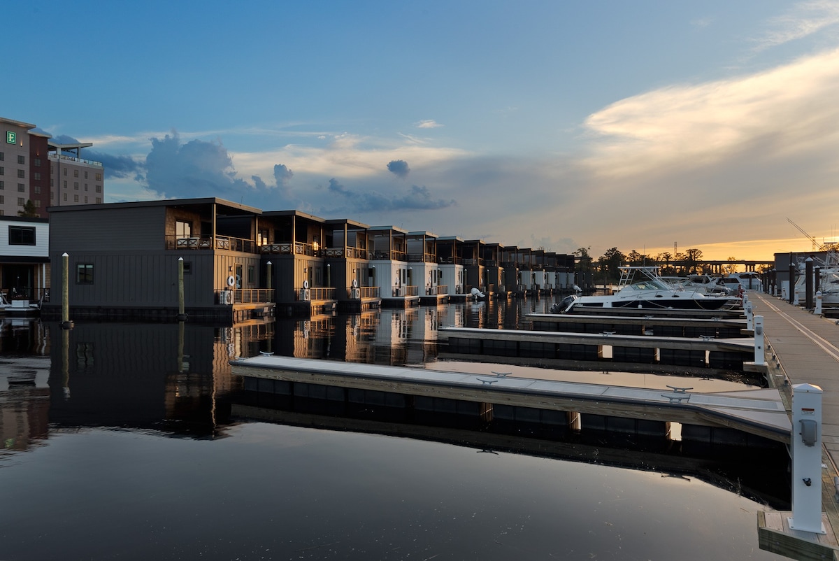 Balance at The Cove - Houseboat in Downtown ILM