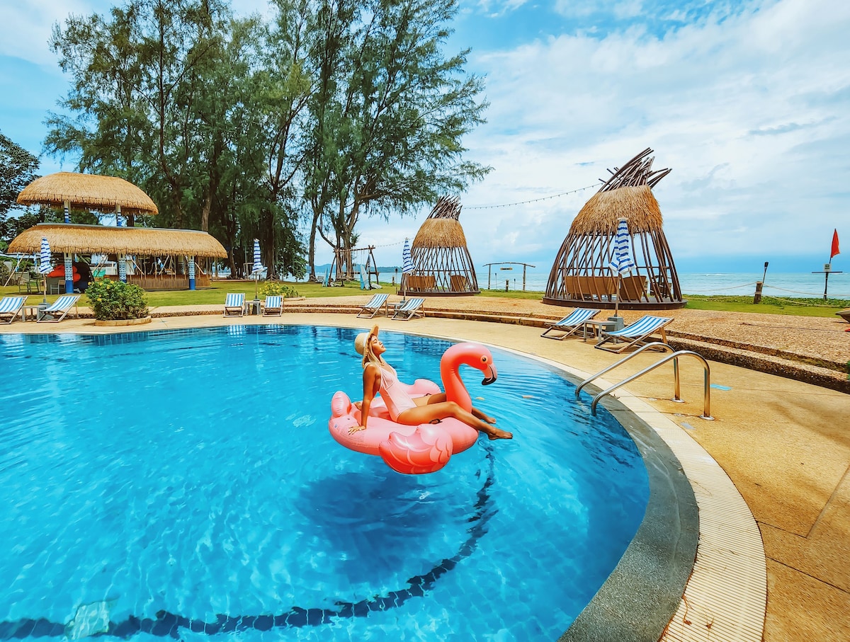 Khaolak Emerald Resort -泳池通道和早餐