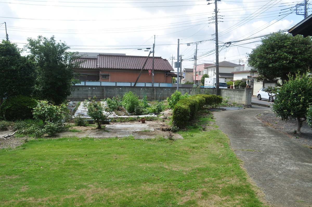 庭で無農薬野菜栽培の古民家