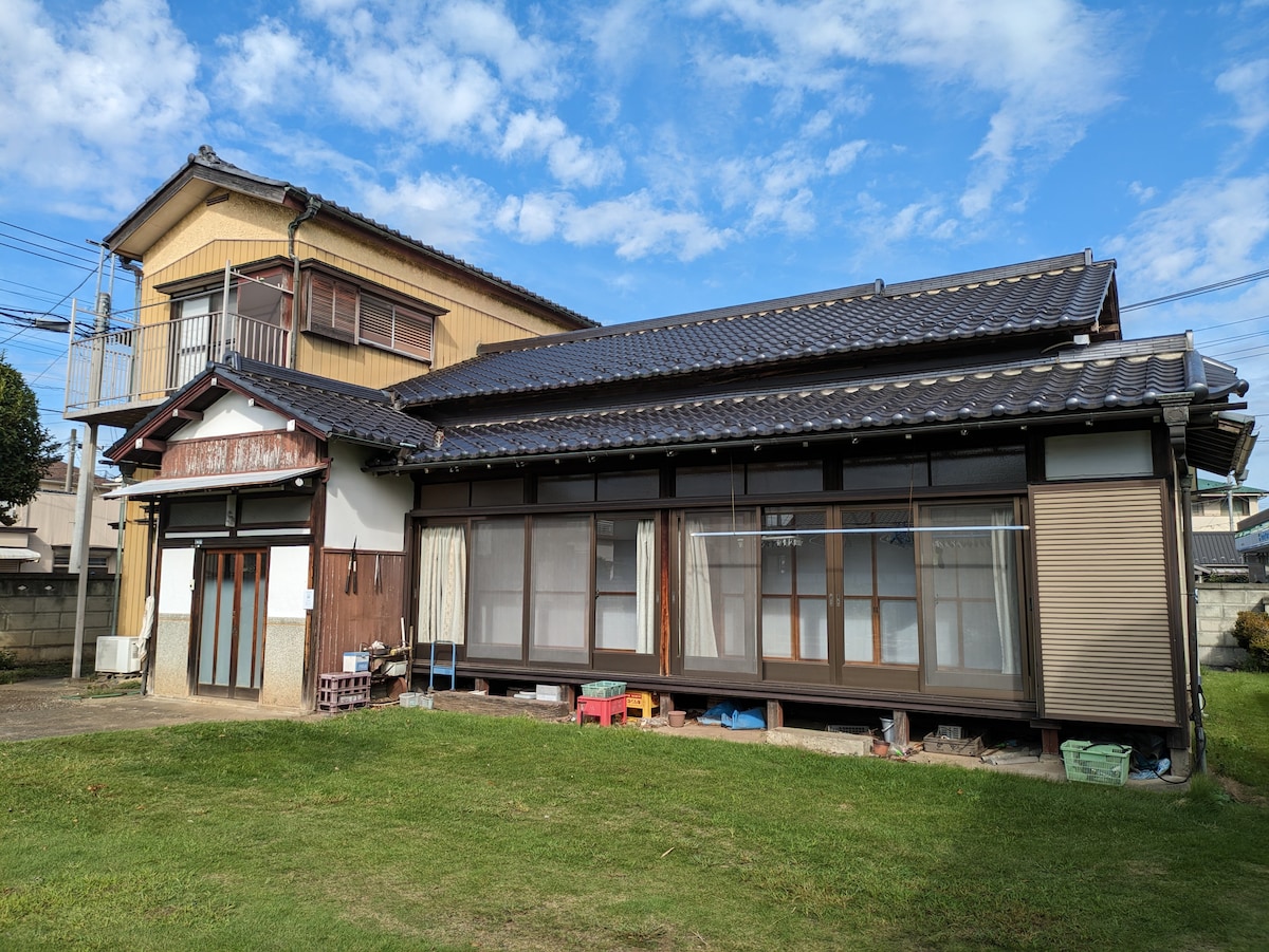 庭で無農薬野菜栽培の古民家