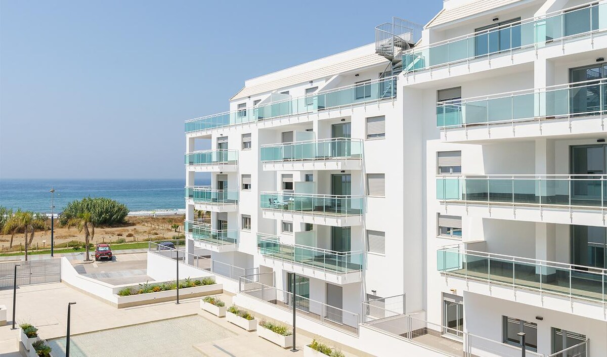 Beachfront apartment Sea view