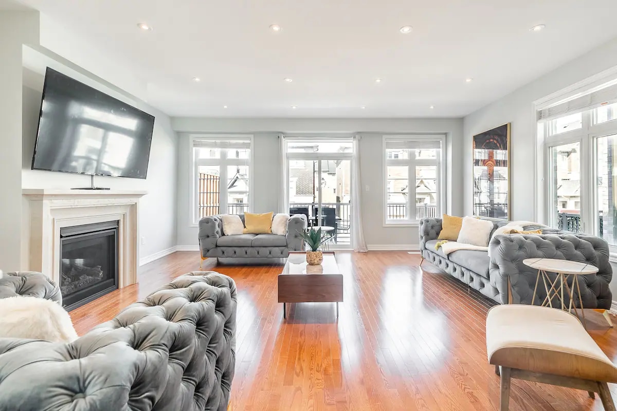 Exquisite 3BR, 4WR Townhome on Bronte Rd Oakville