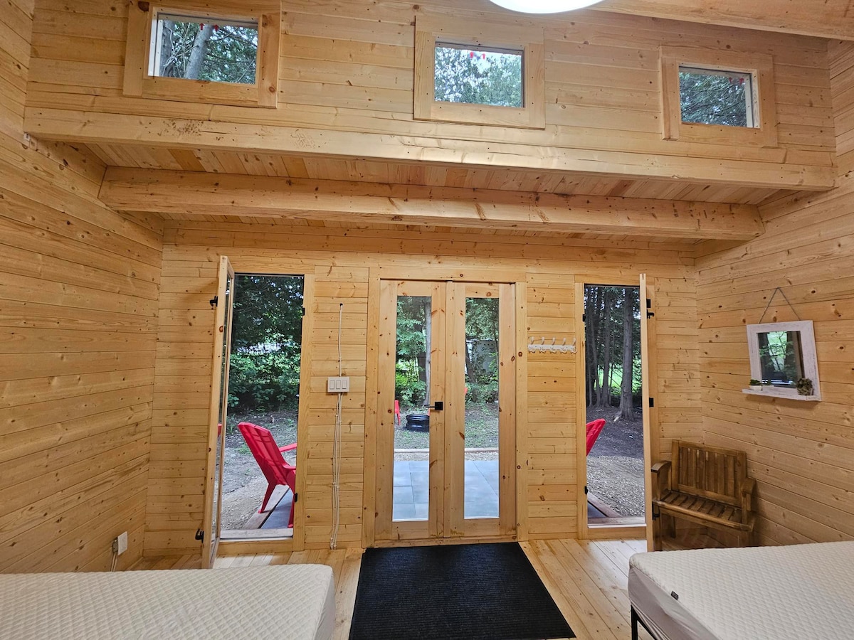 Beautiful wood cabin on tree-lined campsite