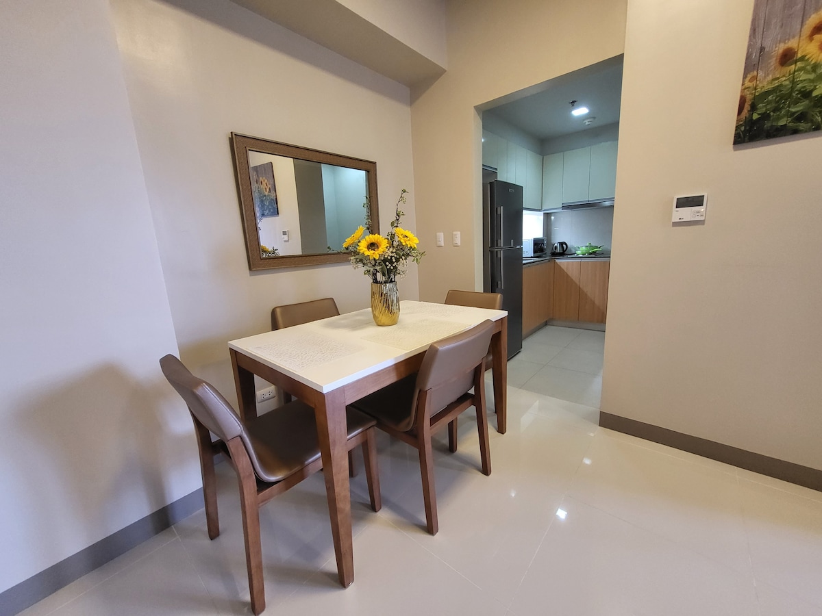 Comfy Room (Mactan Newtown, Cebu| Condo| Beach)