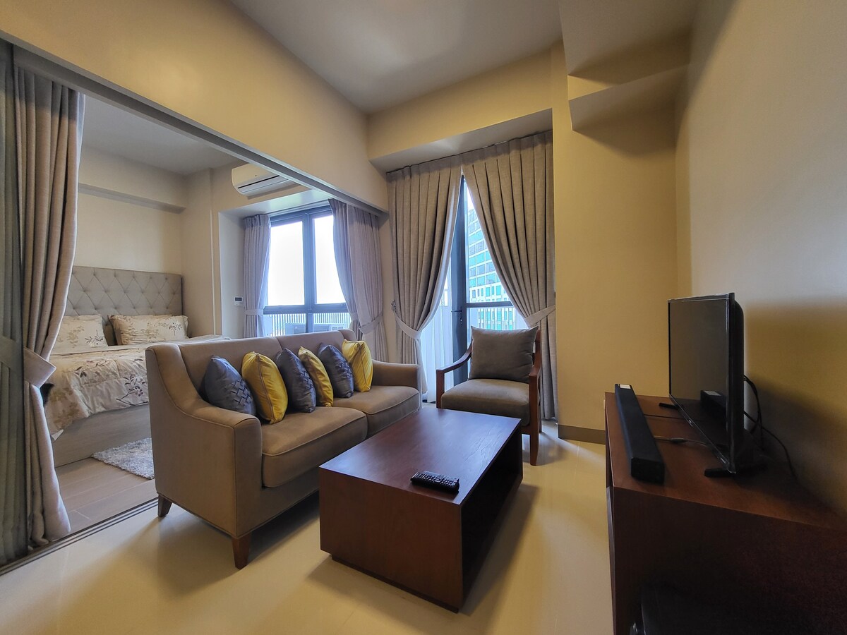 Comfy Room (Mactan Newtown, Cebu| Condo| Beach)