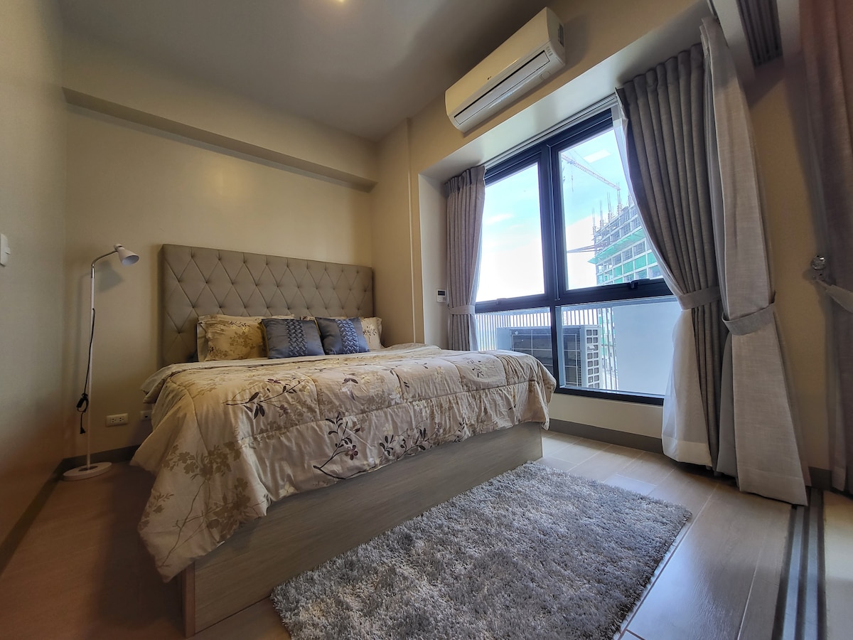 Comfy Room (Mactan Newtown, Cebu| Condo| Beach)