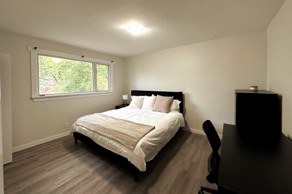 New Luxury 4 Bedroom Home (1800 sq ft) + parking