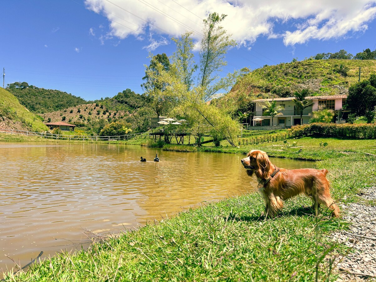 Finca Completa con Lago Privado - cerca a Guatapé