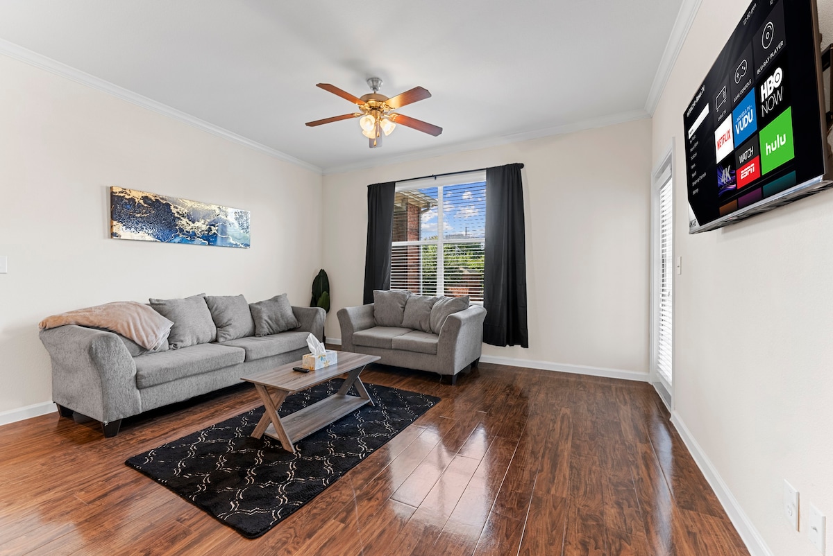 McKinney Marvel: Cozy 1BR Urban Getaway