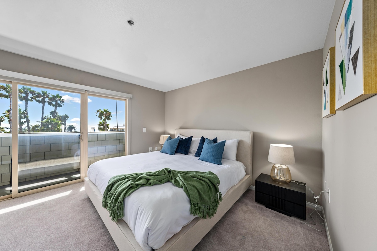 Santa Monica Oceanview Retreat: Duplex Penthouse