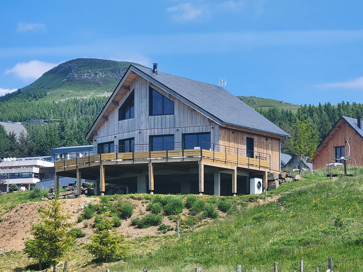 Chalet de Standing à Super Besse avec Jacuzzi SB2