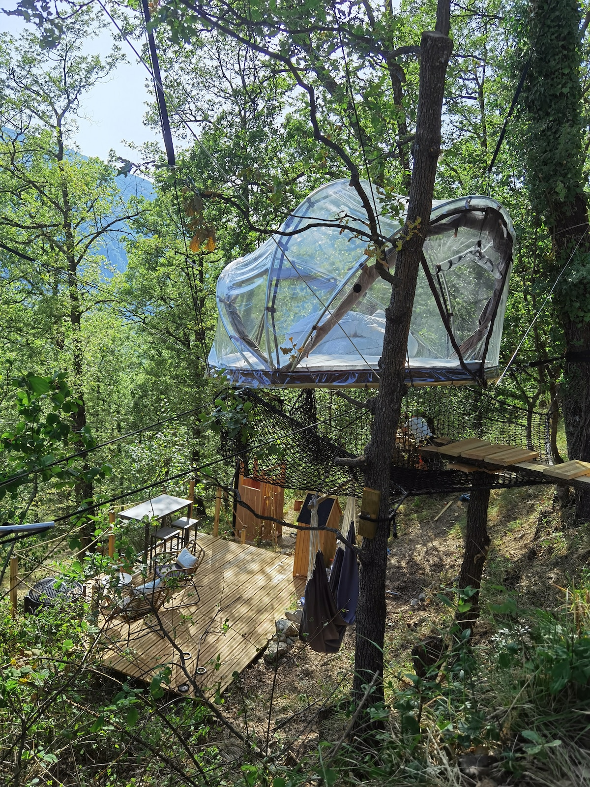 Tente suspendue dans les arbres-Soo la forêt