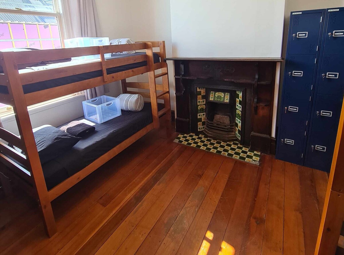 · Dorm Kakapo - Bed 4 - Pirie Street - Mt VIC