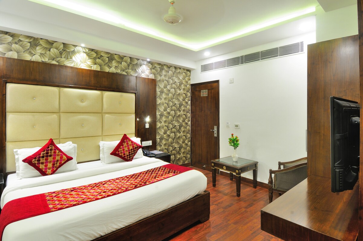 Hotel Yuvraj Deluxe Near New Delhi Railway Station