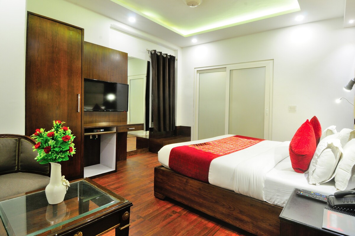 Hotel Yuvraj Deluxe Near New Delhi Railway Station