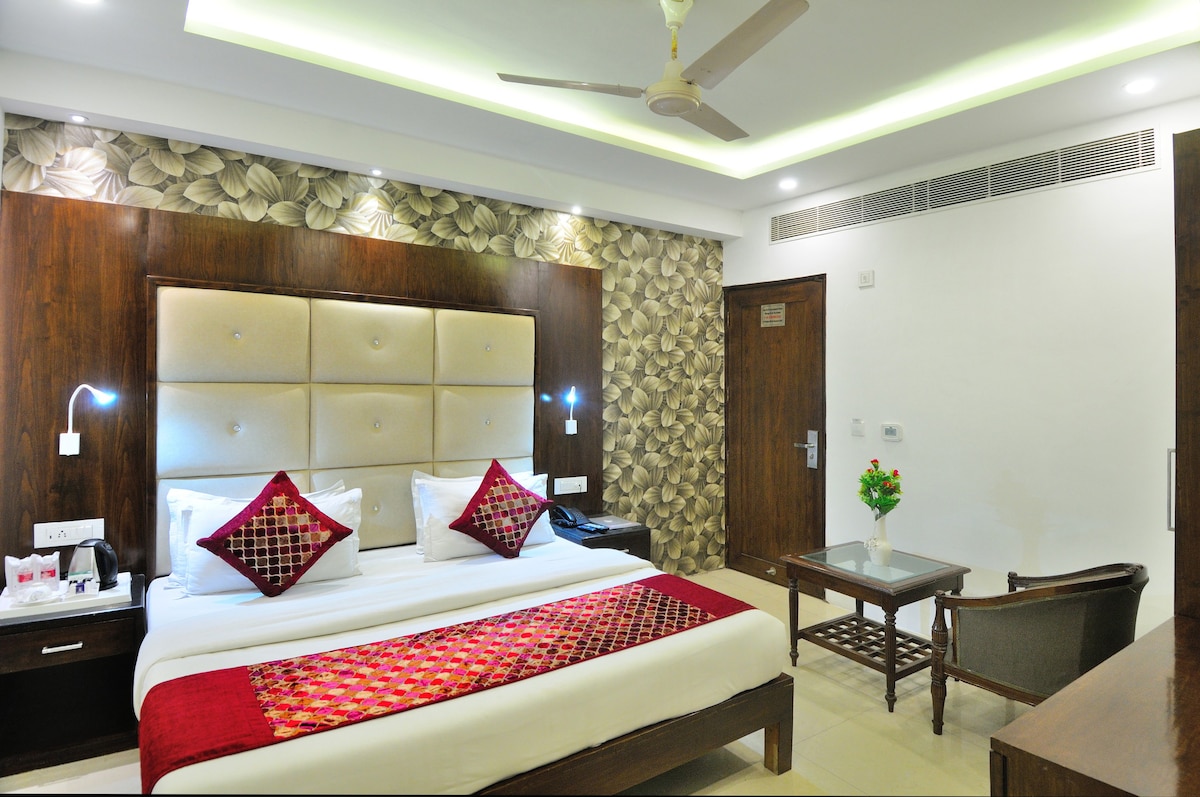 Hotel Yuvraj Deluxe Near New Delhi Railway Station