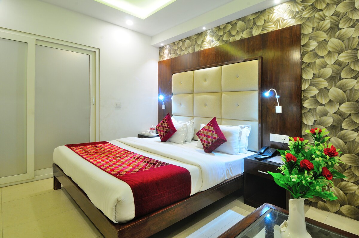 Hotel Yuvraj Deluxe Near New Delhi Railway Station